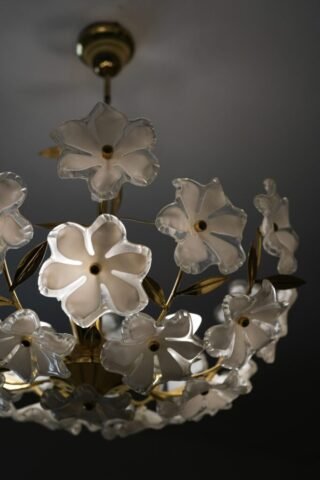 Lustre ancien en fleurs de verre de la chambre verte Lustre ancien en fleurs de verre de la chambre verte