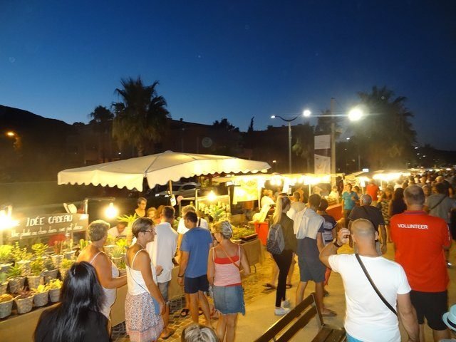 Marché nocturne d'été